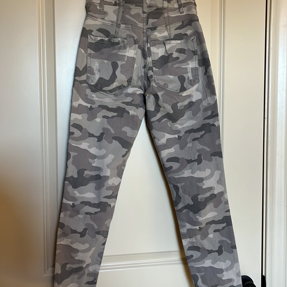 Express cami jeans in shades of grey. Size 4, stretch, straight leg. - Picture 2 of 2